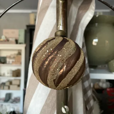 julkula-i-brunt-med-glitter