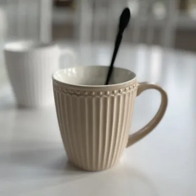 mugg-everyday-alice-creamy-fudge-greengate